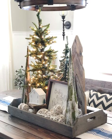 313 Followers, 559 Following, 126 Posts - See Instagram photos and videos from Grey Birch Designs (@greybirchdesigns) Natal, Christmas Coffee Table Decor, Winter Holiday Decorations, Vintage Centerpieces, Christmas Centers, Country Christmas Decorations, Easy Christmas Decorations, Homemade Decor, Farmhouse Christmas Decor