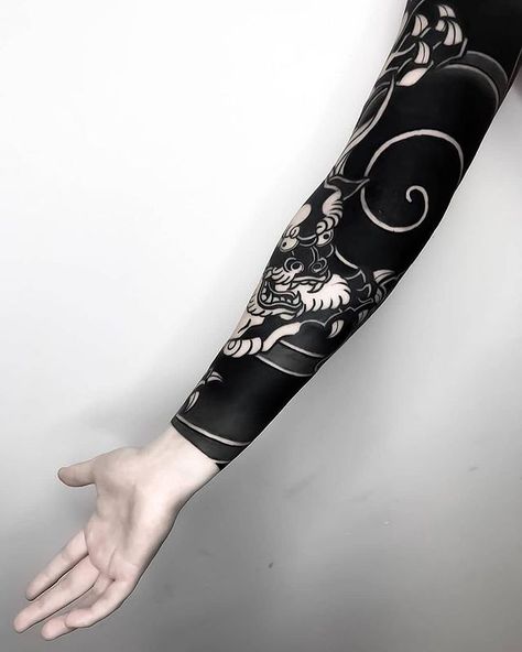 Ornamental Tattoos on Instagram: “Amazing Japanese black work by @koldonovella 🖤 Double tap💀 and follow us for more #iltatuaggio tatuaggio #tattooblack #macabretattoo…” Japanese Black Tattoo, Black Japanese Tattoo, White Over Black Tattoo, Irezumi Sleeve, Black Sleeve Tattoo, Black Tattoo Cover Up, Full Sleeve Tattoo Design, Blackout Tattoo, Full Arm Tattoos