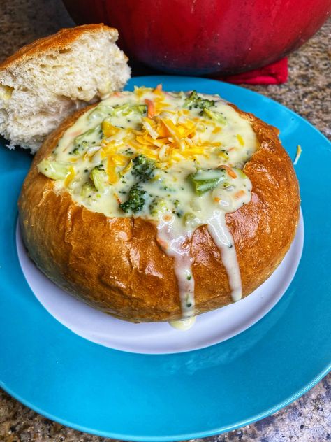 Soup Panera, Broccoli Bowl, Soup And Bread, Bread Bowl Soup, Bread Bowl Recipe, How To Make Broccoli, Bread Soup, Bread Bowl, Panda Express