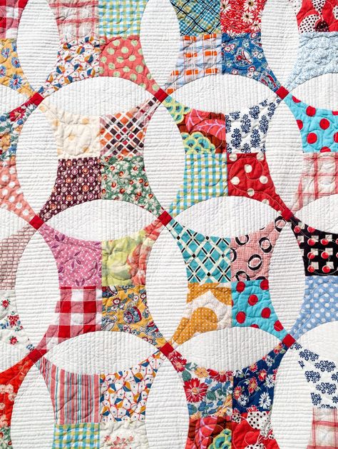 nifty quilts Flowering Snowball Quilts, Circle Placemats, Snowball Quilts, Cottage Quilt, Circle Quilts, Keepsake Quilting, String Quilts, Scrap Quilt Patterns, Picture Quilts