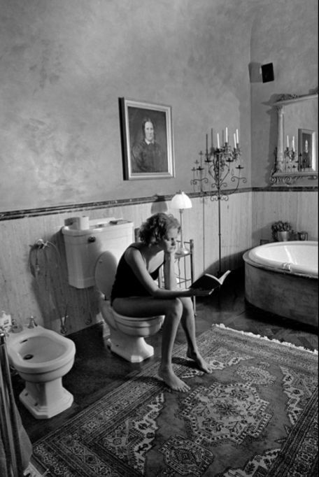 Charles Simic, Willy Ronis, Andre Kertesz, Italy Milan, French Photographers, Woman Reading, Magnum Photos, Foto Art, Girl Reading