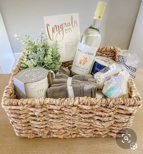 Gifts For New Homeowners Baskets, Real Estate Closing Gifts For Buyers Creative, Home Warming Gifts Basket For Men, Realtor Gift Ideas For Clients, Realtor Closing Baskets For Clients, Closing Gifts For Buyers Real Estates, Real Estate Gift Basket Ideas, Gift Basket New House, Real Estate Gift Ideas For Clients