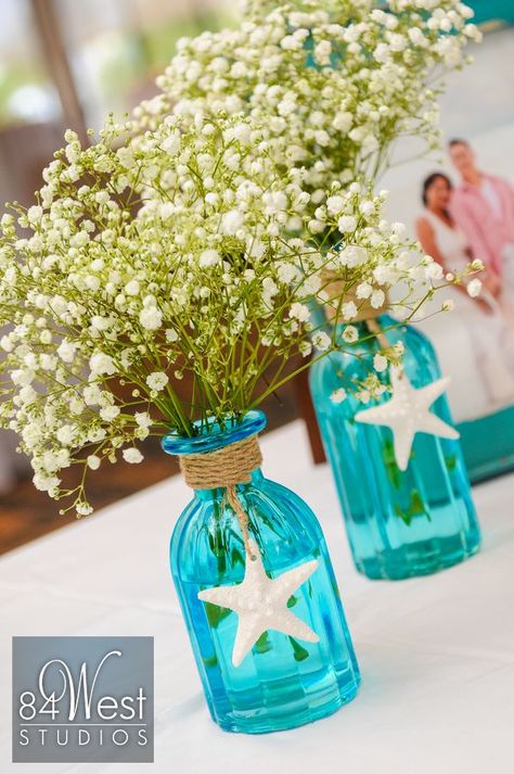 Beautiful beach themed centerpiece using blue mason jars, starfish and baby's breath. Perfect for a beach bridal shower or wedding. Beach Theme Centerpieces, Beach Baby Showers, Idee Babyshower, Beach Bridal Showers, Gift Favors, Summer Deco, Mermaid Baby Showers, Beach Themed Party, Blue Themed Wedding