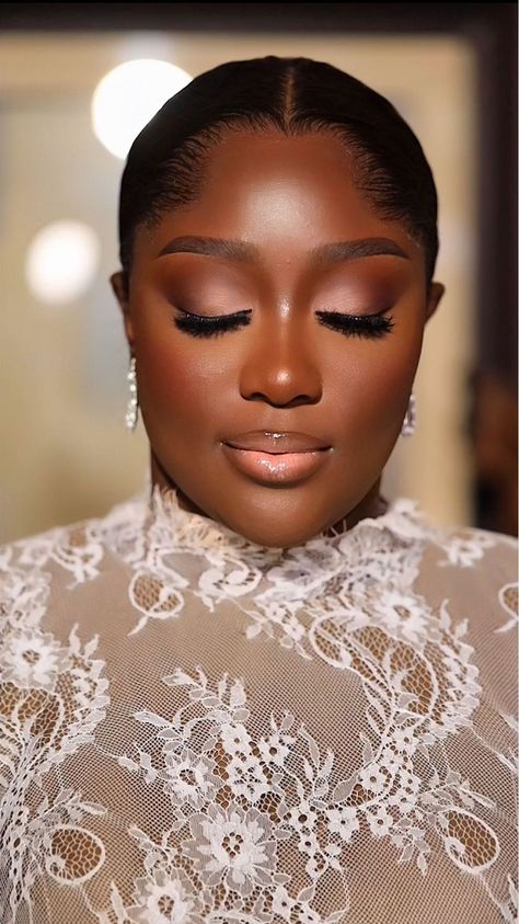 LAYEFABEAUTY/NIGERIAN MUA | @kani41 ‘s look for her bridal shower. She looked all shades of amazing Lashes @wynkklashes Eyes @tressebella these pigments are sooooo… | Instagram Very Dark Skin Makeup, Bridesmaid Makeup For Dark Skin, Bride Makeup Dark Skin, Neutral Makeup Black Women, Dark Skin Wedding Makeup, Bridal Make Up Black Woman, Dark Skin Makeup Look, Make Up Artist Outfits, Nigerian Makeup Looks