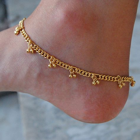 Anklet Chain Gold, Ankle Chain Gold Design, Gold Jhanjar Designs, Simple Indian Anklets, South Indian Anklets, Indian Anklets Gold, Ankelate Design Indian, Payal Gold Design, Gold Jhanjar