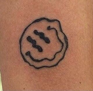 Wavy Smiley Face Tattoo, Tattoo Ideas Female Smiley Face, Trippy Finger Tattoos, Drippy Face Tattoo, Warped Smiley Face Tattoo, Melty Smiley Face Tattoo, Smiley Hand Tattoo, Dripping Smiley Face Tattoo, Red Smiley Face Tattoo