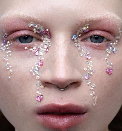 Rhinestone Tears Makeup, Tears Makeup, Picture Day Makeup, Margarita Art, Gay Costume, Rhinestone Makeup, Makeup Idea, Stage Makeup, Festival Makeup