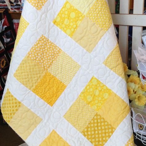 Lemon Drop Quilt Pattern!  Also available as a digital downlonad!  #quiltpatterns #yellowquilts Pinwheel Quilt Pattern, Colchas Quilting, Layer Cake Quilt Patterns, Two Color Quilts, Quilting Designs Patterns, Yellow Quilts, Quick Quilt, Baby Quilt Pattern, Quilt Modernen