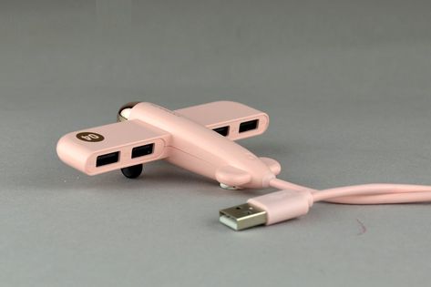 Plane airplane USB hub with 4 ports for desk office use. Pink aircraft hi-tech gadgets for corporate gifts and promotional items. Technological gifts and premiums. Tech Gadgets, Corporate Gifts, Plane Gift Ideas, Airplane Furniture, Plane Gifts, Desk Office, Promotional Items, Usb Hub, Promotional Item