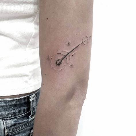 Comet Tattoo, Shooting Star Tattoo, Halley's Comet, Star Tattoo, Tattoo Graphic, Space Tattoo, Modern Tattoos, Discreet Tattoos, Star Tattoos