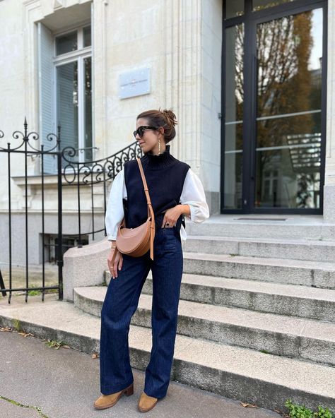 Le pull sans manche @soeur_paris Blouse @sevenaugustbrand, jean @sezane, sac @polene_paris et bottines @rivecour #outfit #outfittoday… | Instagram Brown Purse Outfit, Sezane Lookbook, Professional Chic, Winter Blouses, Winter 23, Outfit Jeans, November 13, Outfit Look, Todays Outfit