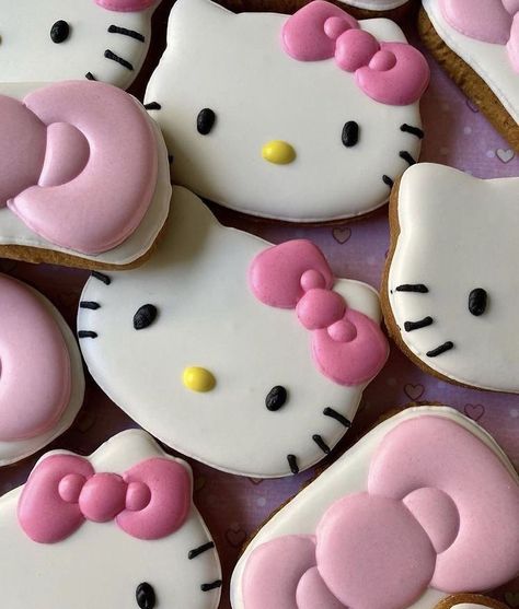 hello kitty cookies Tort Hello Kitty, Bolo Da Hello Kitty, Hello Kitty Birthday Theme, Kitty Cookies, Hello Kitty Theme Party, Hello Kitty Cookies, Hello Kitty Birthday Cake, Hello Kitty Birthday Party, Kitty Cafe