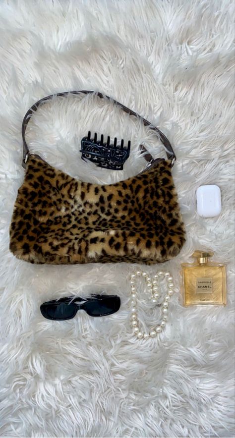 trendy aesthetic cheetah leopard purse 🌟 Cheetah Print Asethic, Cheetah Asethic, Cheetah Print Accessories, Cheetah Print Purse, Leopard Print Purse, Leopard Aesthetic Fashion, Leopard Print Bag Outfit, Animal Print Outfits Aesthetic, Leopard Print Outfits Aesthetic