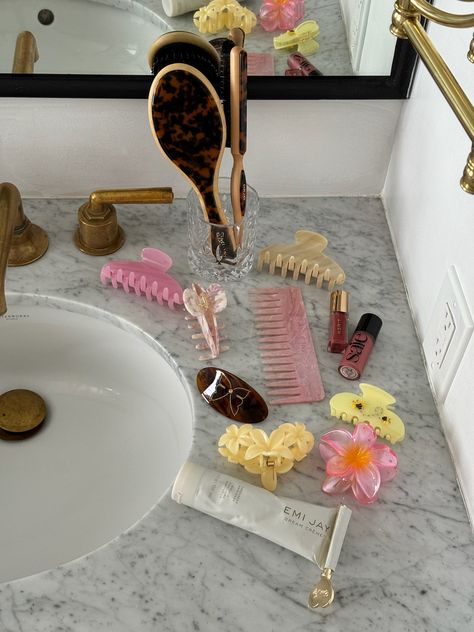 Classy Aesthetics, Chic Hair Accessories, Girl Bathroom, College Lifestyle, How To Use Makeup, Remove Makeup From Clothes, Emi Jay, Dream Cream, Chic Hair