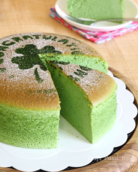 Japanese Matcha Cheesecake, Matcha Cheesecake Recipe, Japanese Desserts, Matcha Roll Cake, Matcha Cheesecake, Japanese Cake, Matcha Cake, Japanese Cheesecake, Batter Recipe