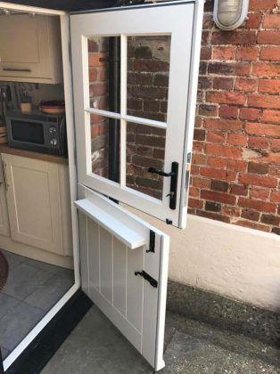 Wooden Sash Windows, Kitchen Door Designs, Dutch Doors Exterior, Stable Doors, Old Screen Doors, Oak Windows, Oak French Doors, Loft House Design, Country Cottage Interiors