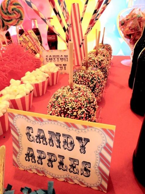 Candy apples at a Circus Party #circus #candyapples Circus Theme Appetizers, Adult Carnival Party, 1sr Birthday, Vintage Carnival Theme, Vintage Circus Party, Birthday Carnival, Carnival Ideas, Circus Carnival Party, Carnival Food