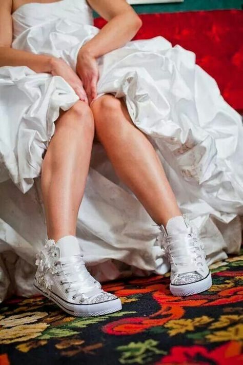 Tulle Bridesmaids, Wedding Trainers, Lace Converse, Sneakers Wedding, Wedding Converse, Wedding Sneakers, Curvy Petite Fashion, Wedding Shoes Bride, Bridal Pictures