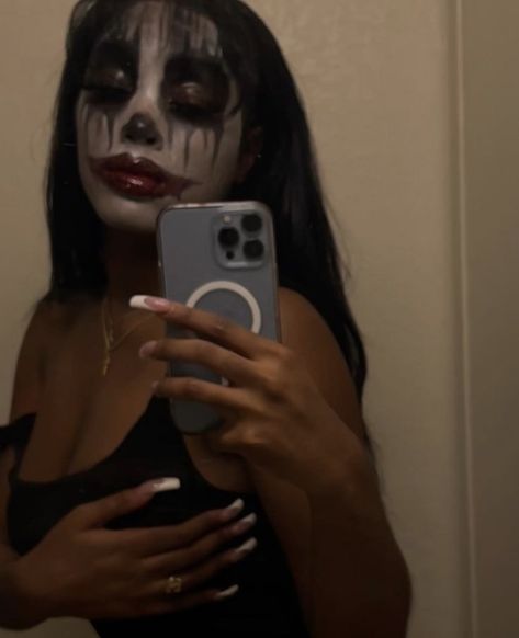 Venom Makeup Halloween, Halloween Makeup Ideas Clown, White Clown Makeup, Hot Clown Makeup, Carti Makeup, Hot Clown, Snap Poses, Makeup Clown, Vampire Bride