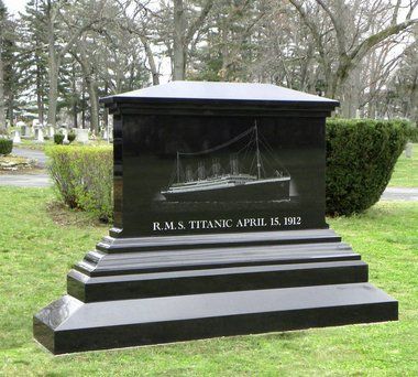 Titanic Pictures, Titanic Movie Facts, Star Liner, Titanic Poster, Titanic Underwater, Titanic Wreck, Titanic Photos, Titanic Artifacts, Famous Tombstones