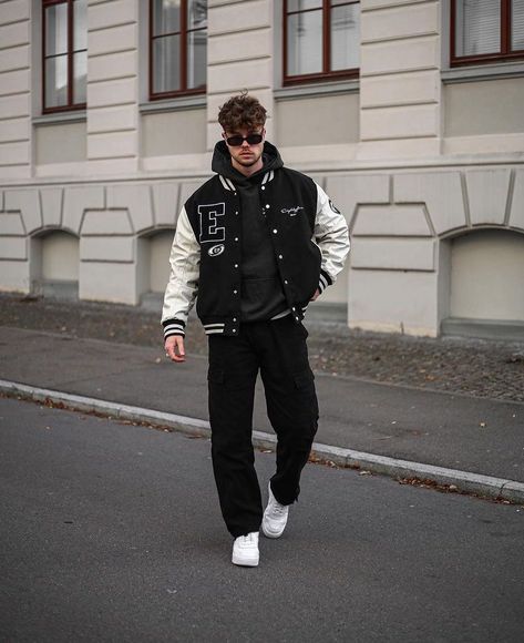 Varsity Outfit, College Outfits Men, Varsity Jacket Outfit, Boys Winter Clothes, Outfits Men Streetwear, Streetwear Winter, Skor Sneakers, Winter Streetwear, Winter Inspiration