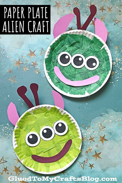 Paper Plate Alien Craft #ArtsAndCrafts #KidsCrafts #Crafts #DIY #OuterSpace Halloweenpyssel Barn, Kunst For Barn, Space Crafts For Kids, Alien Crafts, Idea For Halloween, Halloween Crafts Preschool, Monster Craft, Sistem Solar, October Crafts