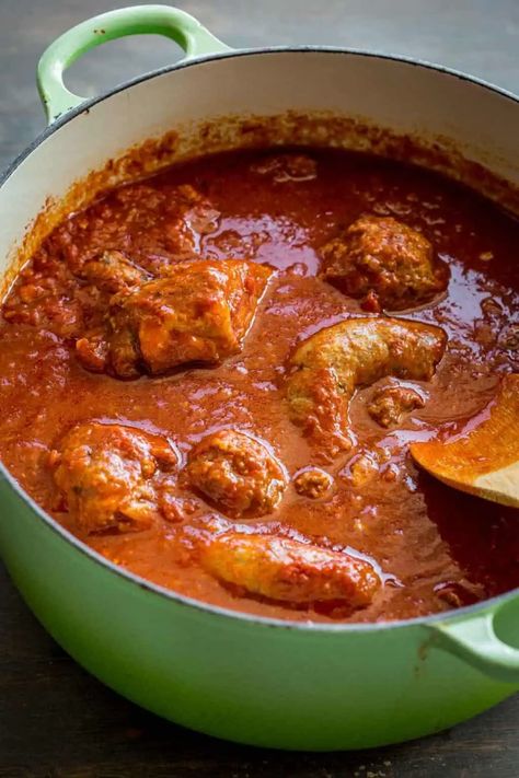 Essen, Pasta Sauces, Italian Sauce Recipes Authentic, Authentic Italian Meatballs, Italian Sauce Recipes, Italian Gravy, Swiss Cuisine, Sunday Gravy, Slow Cooked Pork