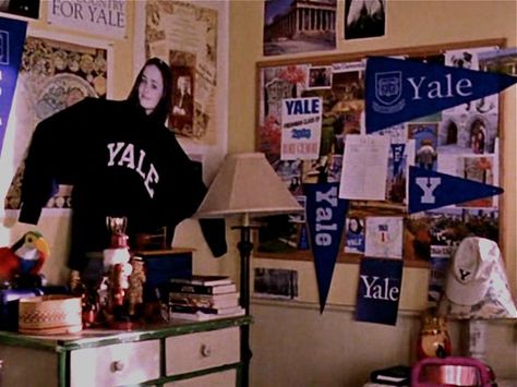 Rory Gilmores "Yale" Bulletin Board Babette Ate Oatmeal, Dream College, Lorelai Gilmore, Dream School, Epic Fails Funny, Rory Gilmore, Role Model, Studying Inspo, School Motivation