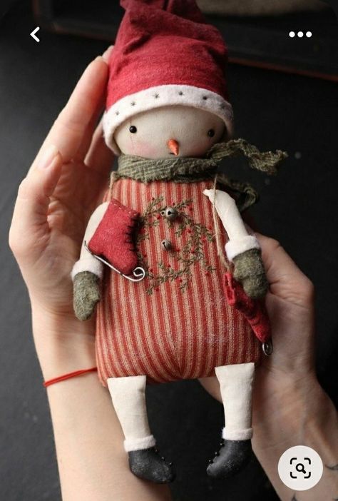 Christmas Ornaments Diy Kids, Snowman Doll, Easy Valentine Crafts, Handmade Stuffed Toys, Soft Toy Patterns, Prim Christmas, Cloth Dolls Handmade, Primitive Snowmen, Handmade Christmas Crafts