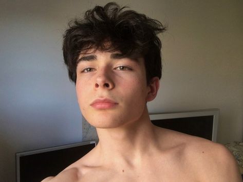 Atlas Corrigan, Boy Face, Corte De Cabelo Masculino, It Ends With Us, Face Men, Attractive Guys, Best Friend Pictures, Perfect Life, Attractive People