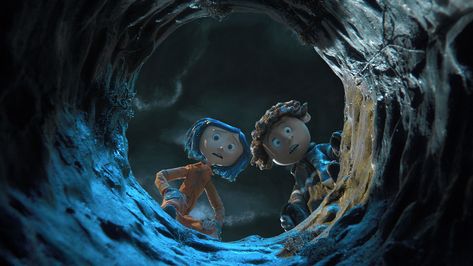 Coraline looking down well Jennifer Saunders, Coraline Film, Coraline And Wybie, Coraline Art, Laika Studios, Coraline Movie, Coraline Aesthetic, Best Halloween Movies, Scary Films