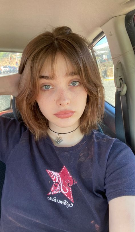 Short Haircuts With Bangs, Hair Inspiration Short, Short Brown Hair, Short Layered Haircuts, Short Hair Styles For Round Faces, Short Straight Hair, Haircuts Straight Hair, 짧은 머리, Short Hair Haircuts