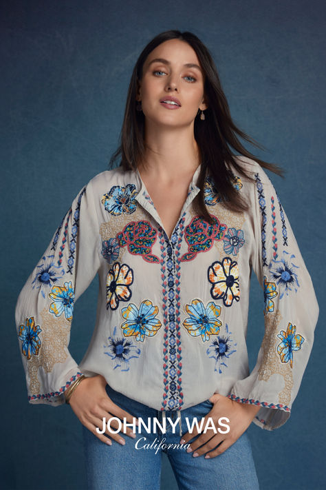 Explore the latest separates adorned with exquisite embroideries that will take your breath away! Embroidered Tops, Plus Size Tunic, Boho Jeans, Artsy Outfit, Floral Embroidered Top, Boho Chic Outfits, Women's Blouses, Embroidered Clothes, Chic Outfit