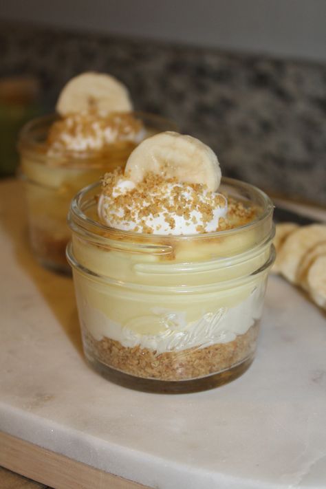 Coconut Cream Pie Shooters, Banana Cream Pie Parfaits, Banana Cheesecake Parfait, Banana Cream Pie Shooters, Individual Banana Cream Pie, Mini Banana Cream Pie Cups, Banana Cream Pie Cups, Cream Cheese Parfait, Banana Cream Pie Cupcakes