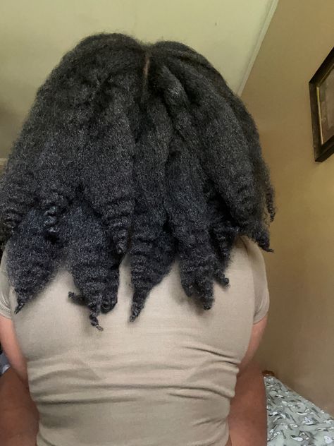 Blowout ✨ Blow Out Hair, Embrace Messy Hair, Natural Hair Blowout, Afro Natural, Beautiful Black Hair, Feed In Braids Hairstyles, Subtle Nails, Beautiful Hair Accessories, Natural Afro Hairstyles