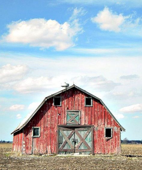 45 Beautiful Rustic and Classic Red Barn Inspirations https://freshouz.com/45-beautiful-rustic-classic-red-barn-inspirations/ American Barn, Barn Pictures, Country Barns, Barn Painting, Barns Sheds, Home Architecture, In The Middle Of Nowhere, Middle Of Nowhere, Farm Buildings