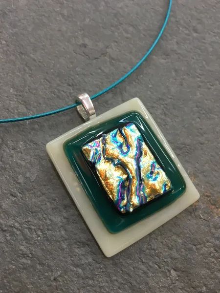 Fused Glass Jewelry Ideas, Fused Glass Earrings, Glass Fusing Projects, Rainbow Glass, Fused Glass Pendant, Fused Glass Jewelry, Dichroic Glass, Fused Glass Art, Diy Pendant