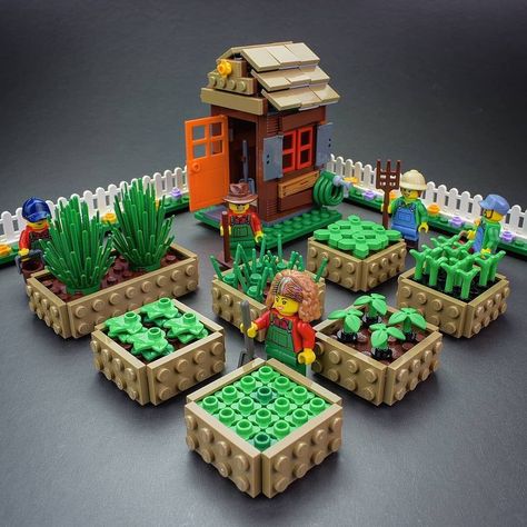 Lego Garden Moc, Lego Builds With Random Pieces, Lego Pathway, Lego Dog House, Lego Camping, Lego Camp, Easy Lego Creations, Lego Town, Lego Display