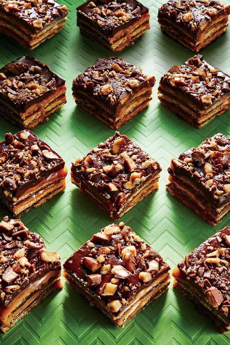 32 Make-Ahead Christmas Cookies that Freeze Well Toffee Bars Recipe, Picnic Desserts, Favorite Holiday Desserts, Peanut Brittle Recipe, Toffee Bars, Peanut Butter Oatmeal Cookies, No Bake Bars, Cookie Bar Recipes, No Cook Desserts