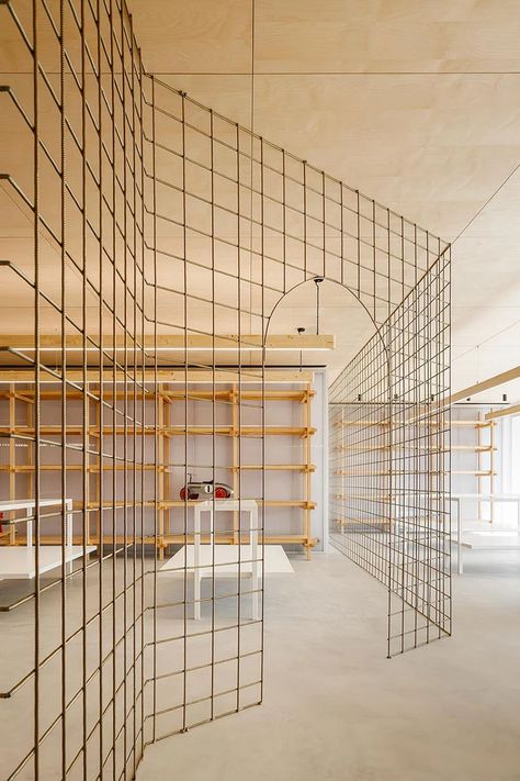 stu.dere divides its 'warehouse morinho' interior with an expressive screen Retail Interior, Light And Space, Furniture Layout, Wire Mesh, Objects Design, Retail Design, Interior Walls, 인테리어 디자인, Store Design