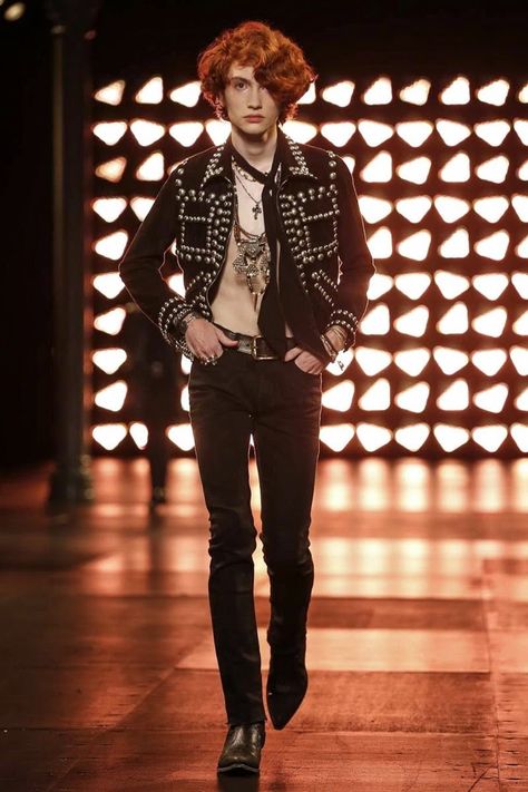 Saint-Laurent-Men-2015-Spring-Summer-Hedi-Slimane-Collection-Paris-Fashion-Week-025 Hedi Slimane Saint Laurent, Partners Aesthetic, Glam Rock Outfit Men, Rock Outfits Men, Glam Rock Outfits, Saint Laurent Menswear, Yacht Fashion, Rockstar Style, Rock N Roll Style