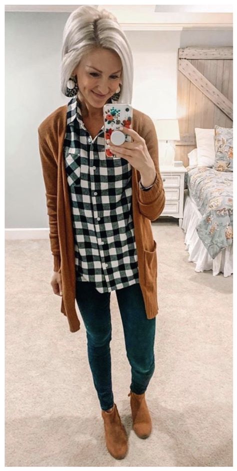 Women’s Casual Work Wear, Birkenstock Work Outfit Summer, Plaid Fashion 2023, Fall Clothes Casual, Teacher December Outfits, Rustic Outfit For Women Casual, Flannel Work Outfit Business Casual, Popular Fashion Trends 2023, Fall Fashion For Women In Their 40's