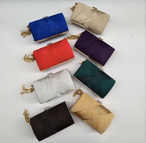 Clutch Purse Wedding, Wedding Clutch Purse, Wedding Clutch, Tassels Fashion, Gold Handbags, Shoulder Chain, Bag Packaging, Types Of Bag, Branded Handbags