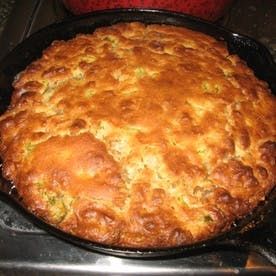 Mexican Cornbread With Sour Cream, Cornbread Ideas, Spicy Cornbread, Mexican Cornbread Recipe, Best Cornbread, Best Cornbread Recipe, Cornbread Recipe Sweet, Cheddar Cornbread, Delicious Cornbread