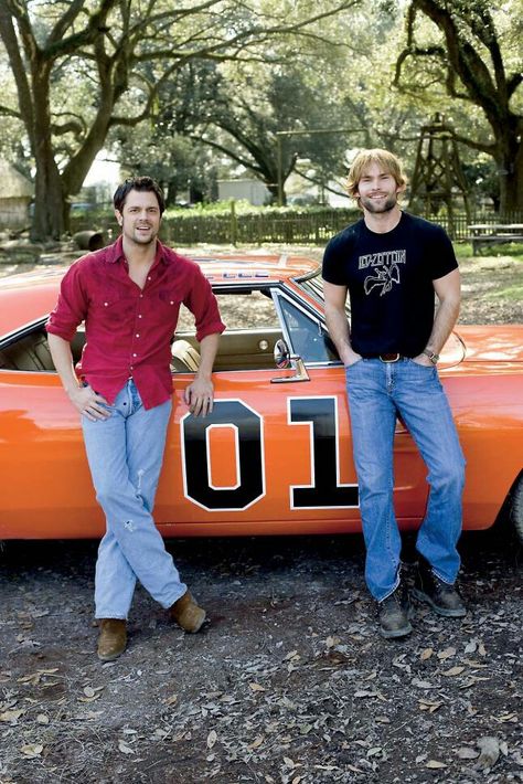 So cool. General Lee Car, Seann William Scott, Johnny Knoxville, Dukes Of Hazard, Tara Reid, Catherine Bach, John Schneider, Dukes Of Hazzard, General Lee