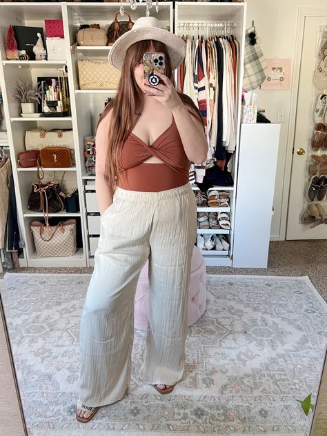 Vacation outfit ideas Resort Outfits Vacation, Earth Tone Outfits, Vacation Outfit Ideas, Affordable Vacations, Beach Vacation Outfits, Resort Outfit, Summer Vacation Outfits, Vacay Outfits, Vacation Outfit