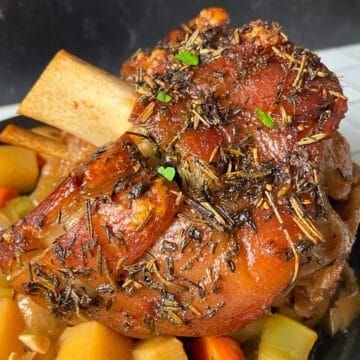 Pork Rib Roast Boneless, Pork Loin Center Roast, Boneless Pork Loin Recipes, Pork Loin Recipes Oven, Cook Ham, Precooked Ham, Pork Rib Roast, Ham Shank, Pork Loin Ribs