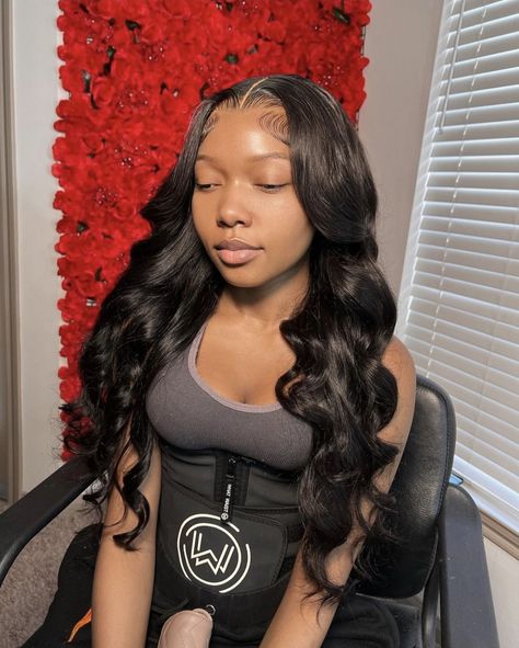 Hairstyles Quick Weave, Middle Part Curls, Hairstyles Quick, Black Curls, Middle Part Hairstyles, Frontal Wig Hairstyles, Sew In Hairstyles, Birthday Hairstyles, Quick Weave Hairstyles