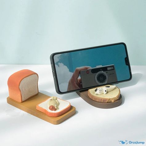 OrcaJump - Charming Feline-Inspired Phone Holder with a Loaf-Inspired Design Diy Phone Stand, A Loaf Of Bread, Office Fun, Desk Gifts, Sculpture Art Clay, Air Dry Clay Projects, Clay Diy Projects, Loaf Of Bread, Clay Crafts Air Dry