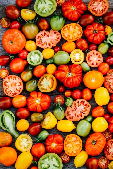 Fruits Reference, Tomato Pictures, Tomato Aesthetic, Garden Betty, Dream Fridge, Heirloom Tomatoes Varieties, Italian Tomatoes, Harvesting Garlic, Tomato Varieties